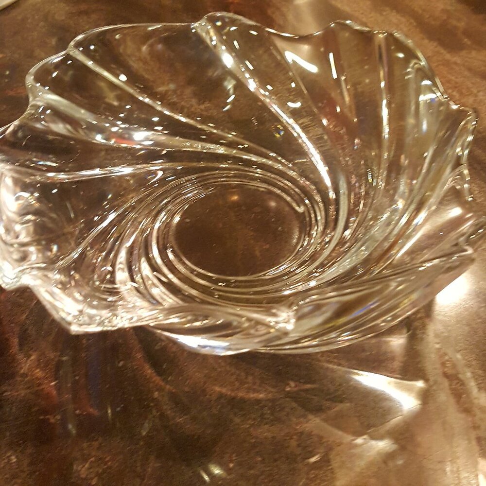 MIKASA BELLE EPOQUE SWIRL CRYSTAL BOWL